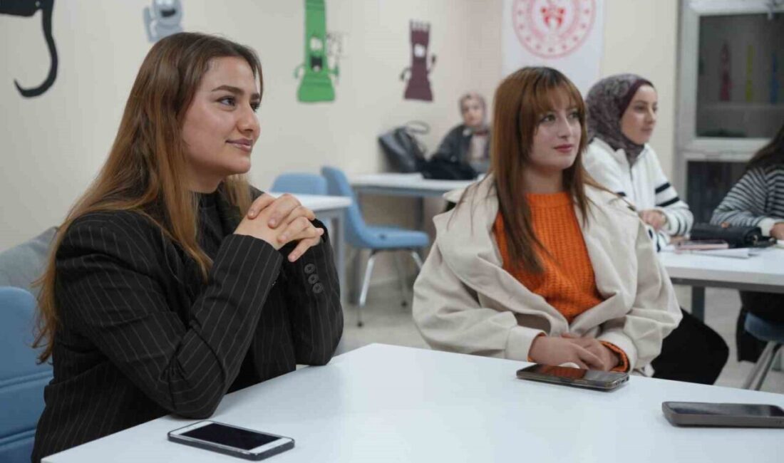 Muş Halk Eğitim Merkezi'nde düzenlenen diksiyon, spikerlik ve sunuculuk kursu,