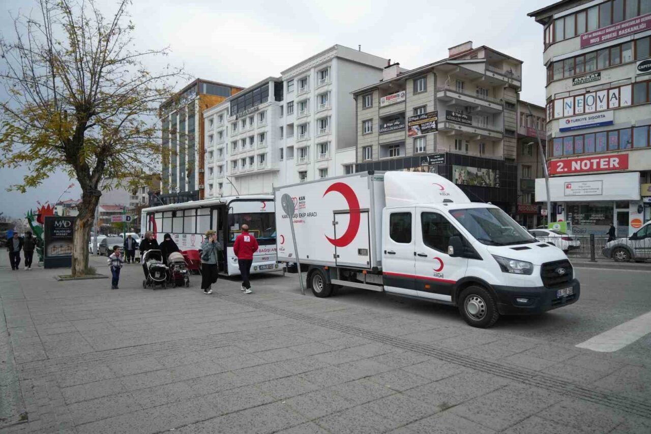 Muş’ta Kızılay, düşen kan bağışları için yoğun çaba harcıyor. Mobil