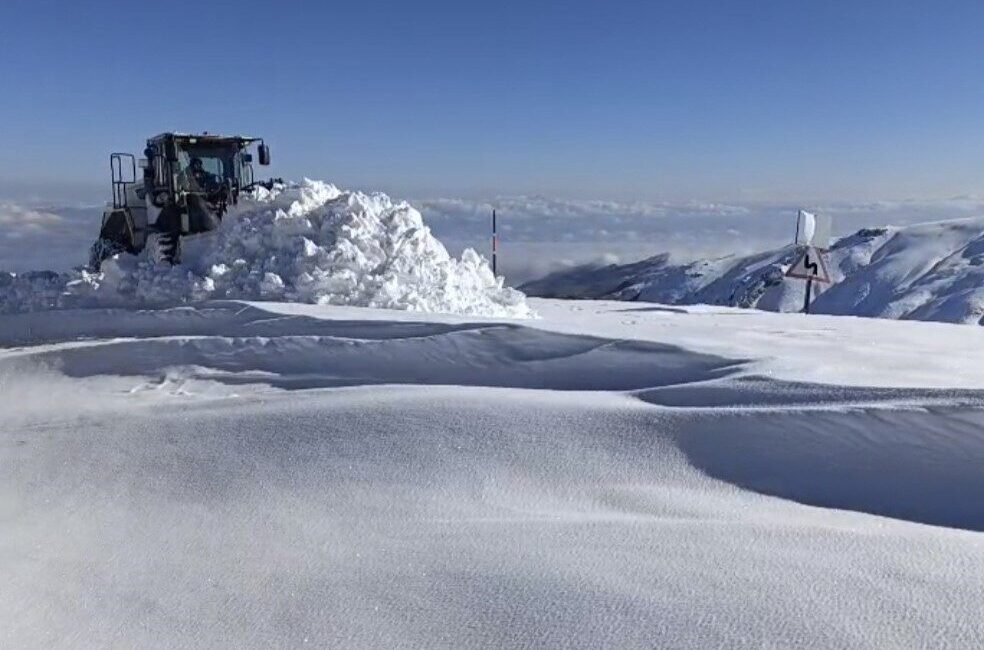Muş’ta Kar ve Tipinin Ulaşımı Zorlaştırdığı 31 Yerleşim Yeri Yeniden Açıldı Muş'ta kar ve tipi nedeniyle kapanan 31 yerleşim yerine ulaşım,