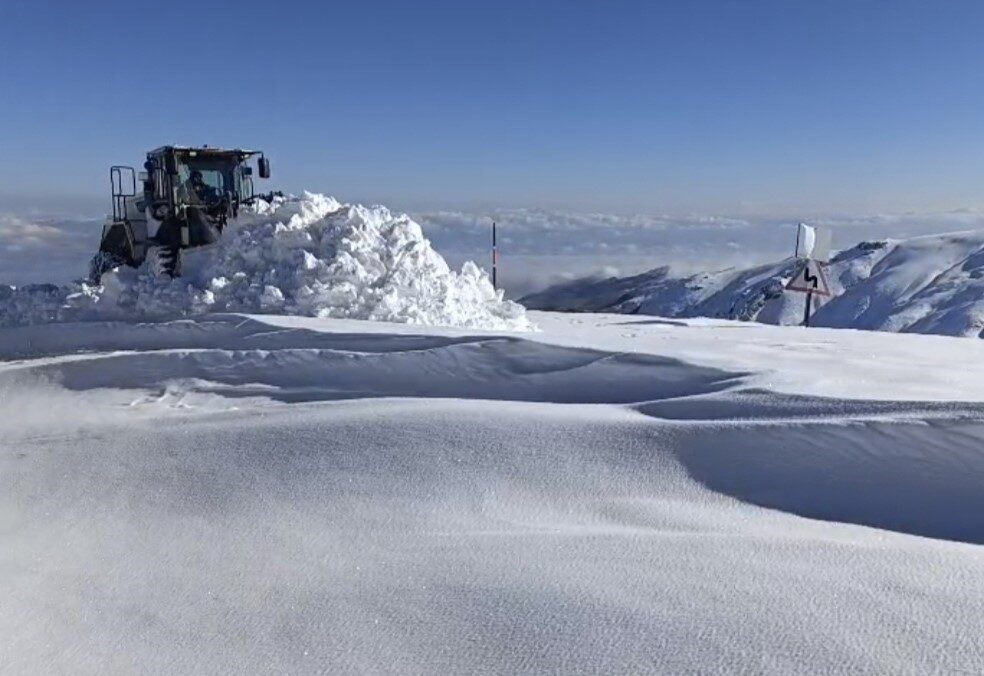Muş'ta kar ve tipi nedeniyle kapanan 31 yerleşim yerine ulaşım,