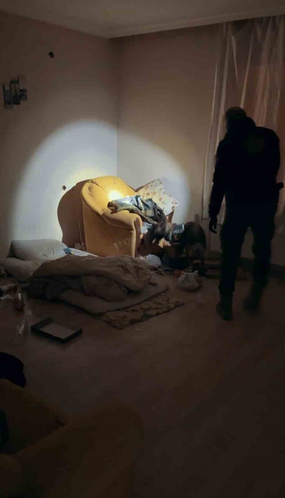 Muş İl Emniyet Müdürlüğü, 10 adreste eş zamanlı uyuşturucu operasyonu