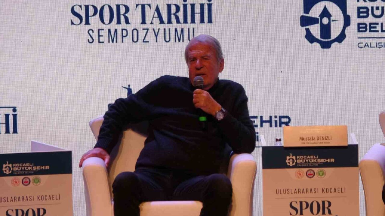 Mustafa Denizli, Kocaeli'de düzenlenen sempozyumda, taraftar ve takım arasındaki ilişkilerin