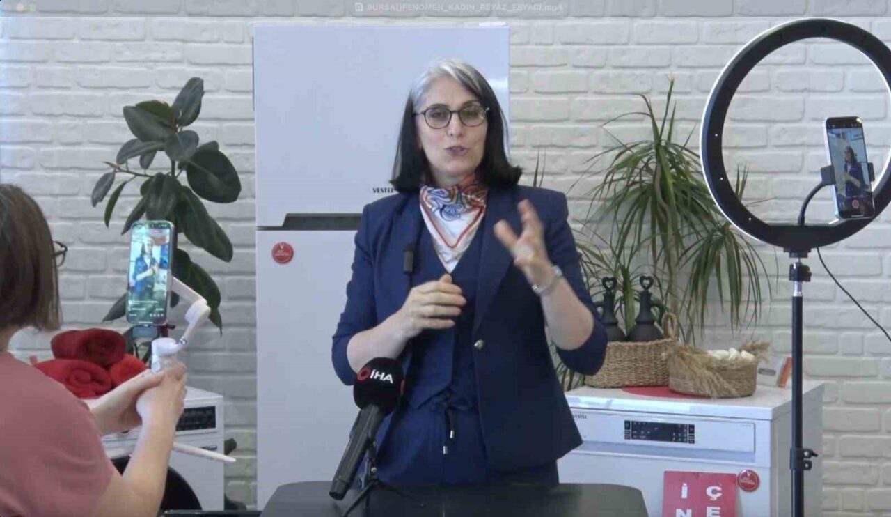 Bursa'nın İznik ilçesinde beyaz eşya bayisi Öznur K., müşterilerinin kimlik