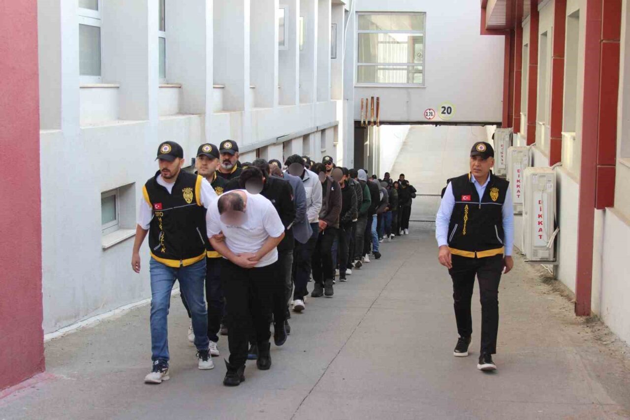Adana merkezli dolandırıcılık şebekesi çökertildi; 12 inşaat firması 19 milyon TL kayba uğradı