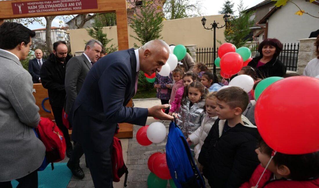 Mestanlı’da Naim Süleymanoğlu’nun Evi, Restorasyonun Ardından Müze Olarak Açıldı Bulgaristan'ın Mestanlı kasabasında, halter efsanesi Naim Süleymanoğlu'nun çocukluk evi müze