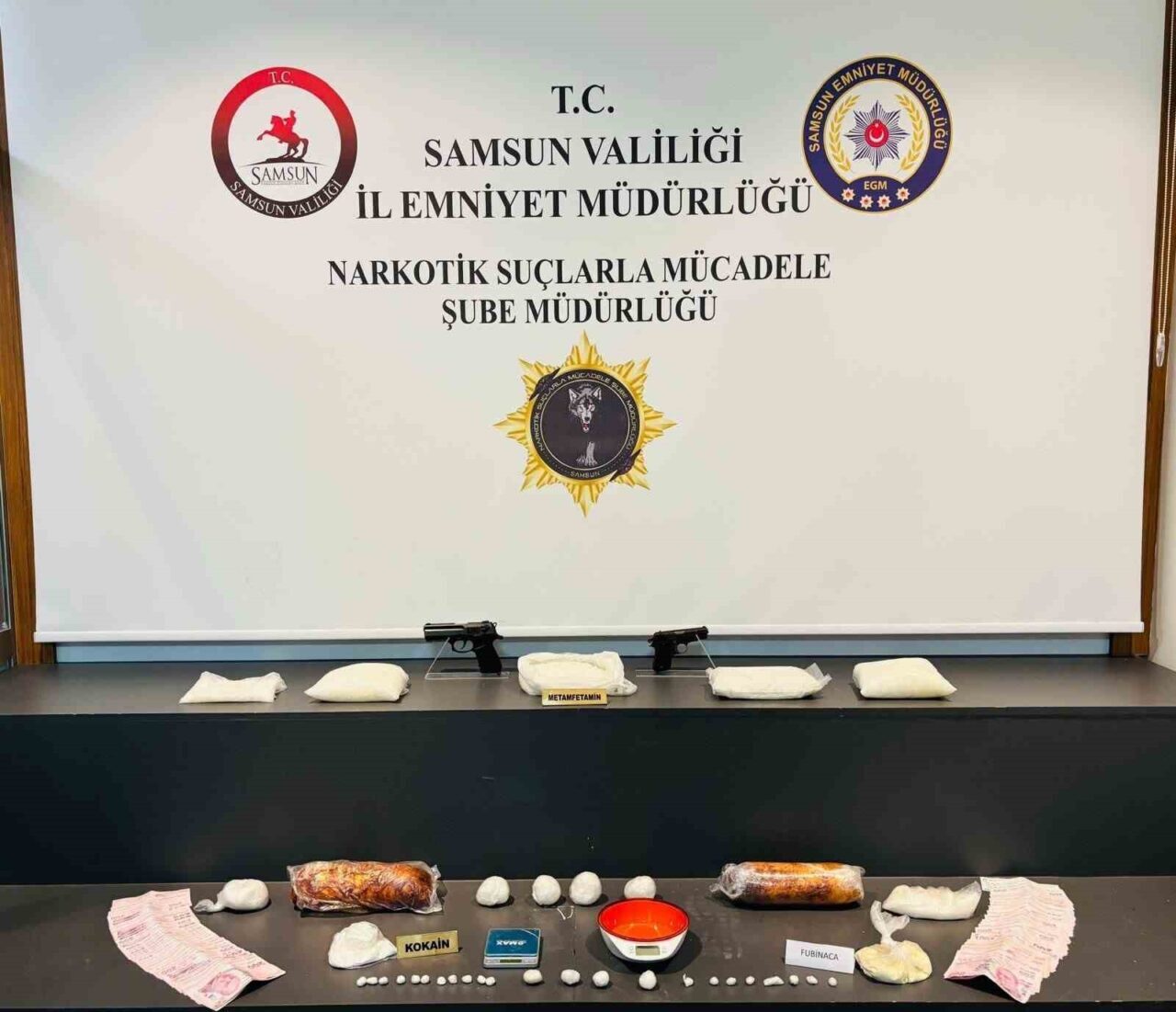 Samsun'da narkotik ekipleri, organize uyuşturucu ticareti yapan C.G. ve O.K.'ya