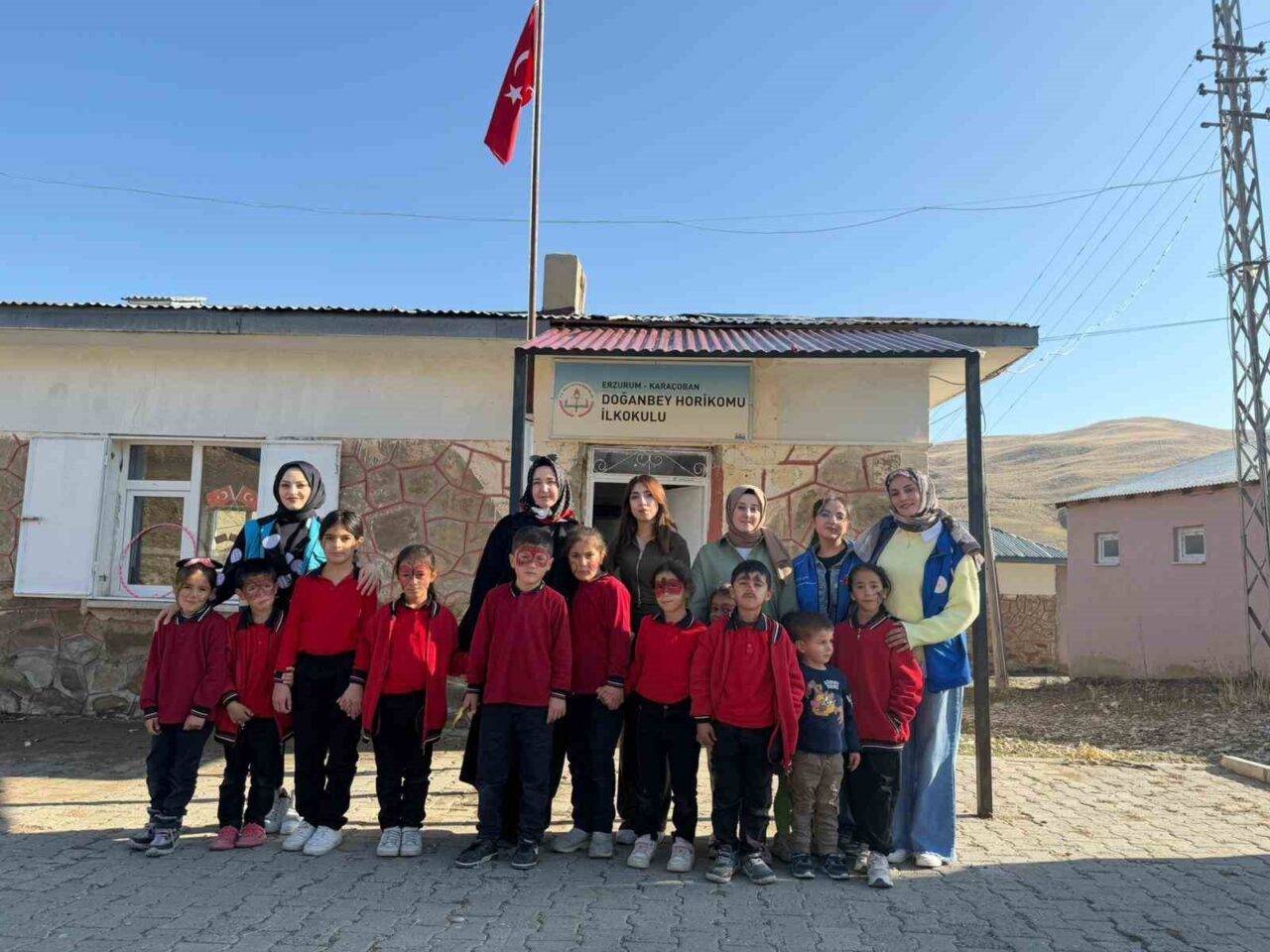 Erzurum’un Narman ilçesinden gönüllü gençler, Gençlik ve Spor Bakanlığı destekli