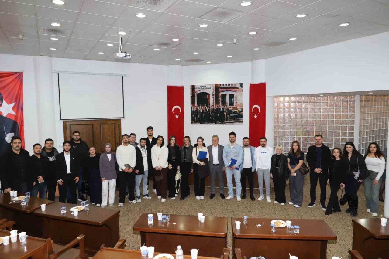 Nazilli Belediyesi, gençlerin görüşlerini almak ve kent yönetimine katılımını sağlamak