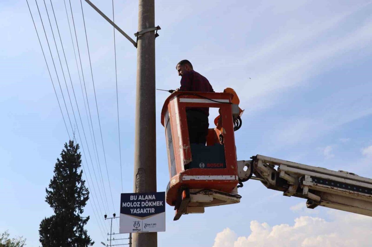 Nazilli Belediyesi, izinsiz moloz dökümlerine karşı ilçe genelinde temizlik ve