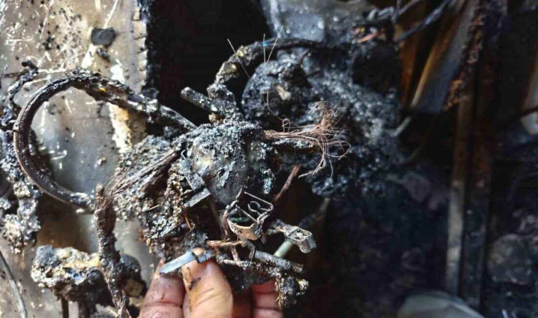 Nazilli’deki Ev Yangınında 1 Kişi Hayatını Kaybetti, Yangının Bilgisayar Kasasından Kaynaklandığı Belirlendi Aydın'ın Nazilli ilçesinde bir evde çıkan yangında 18 yaşındaki Makbule