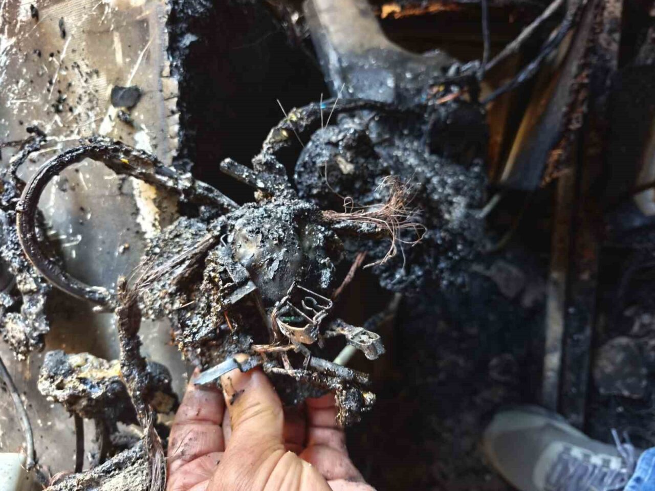 Aydın'ın Nazilli ilçesinde bir evde çıkan yangında 18 yaşındaki Makbule