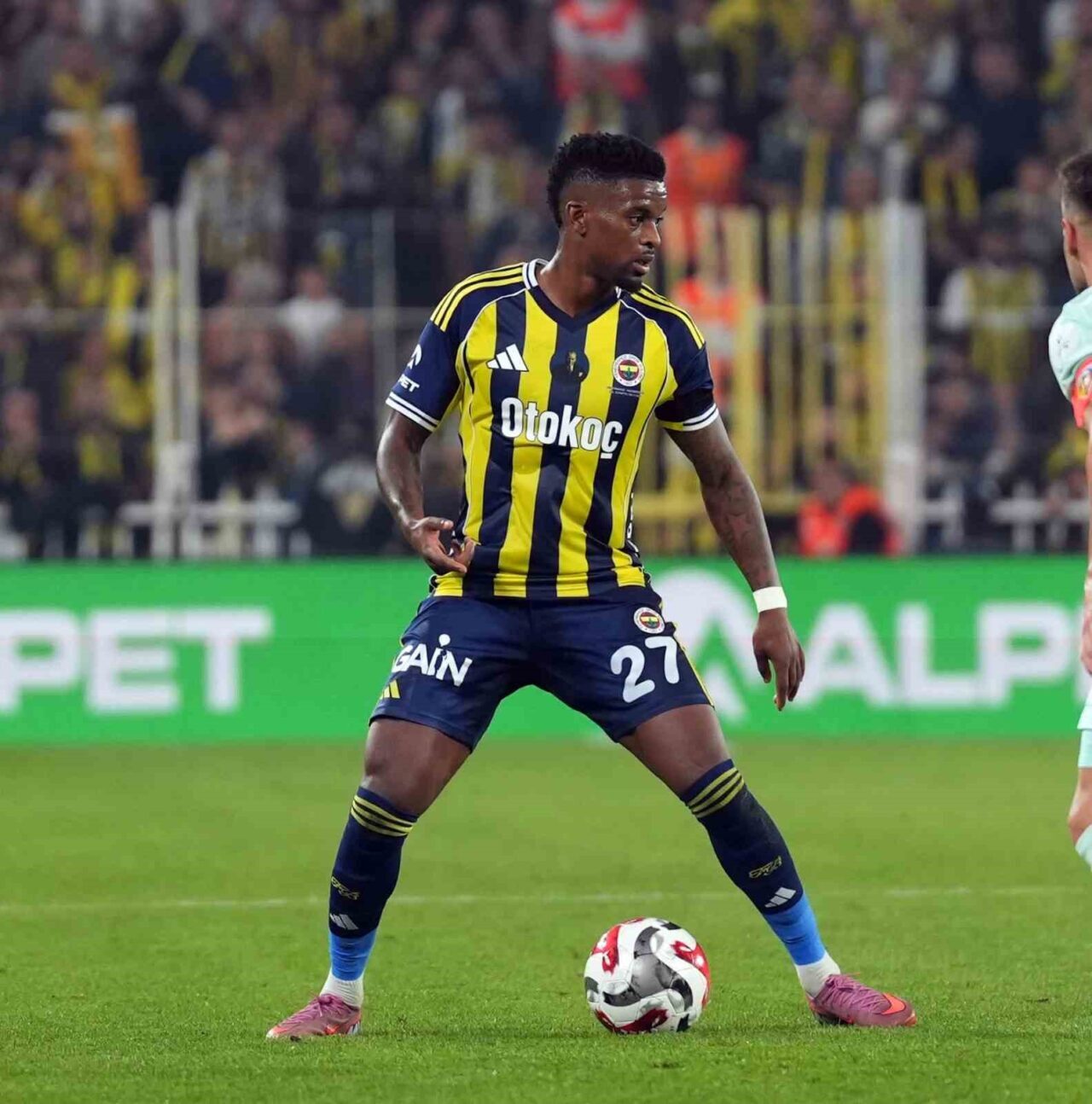 Fenerbahçe'nin Portekizli futbolcusu Nelson Semedo, Kayserispor ile oynanan maçta gördüğü
