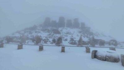Adıyaman'daki UNESCO Dünya Kültür Mirası Nemrut Dağı, mevsimin ilk karı