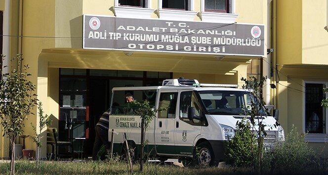 Muğla'nın Seydikemer ilçesinde 18 yaşındaki Neslinur Topal'ın zehirlenme iddiasıyla hastanede