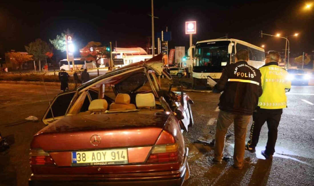 Nevşehir'in Ürgüp ilçesinde bir otobüs ile otomobilin çarpıştığı kazada, otomobildeki