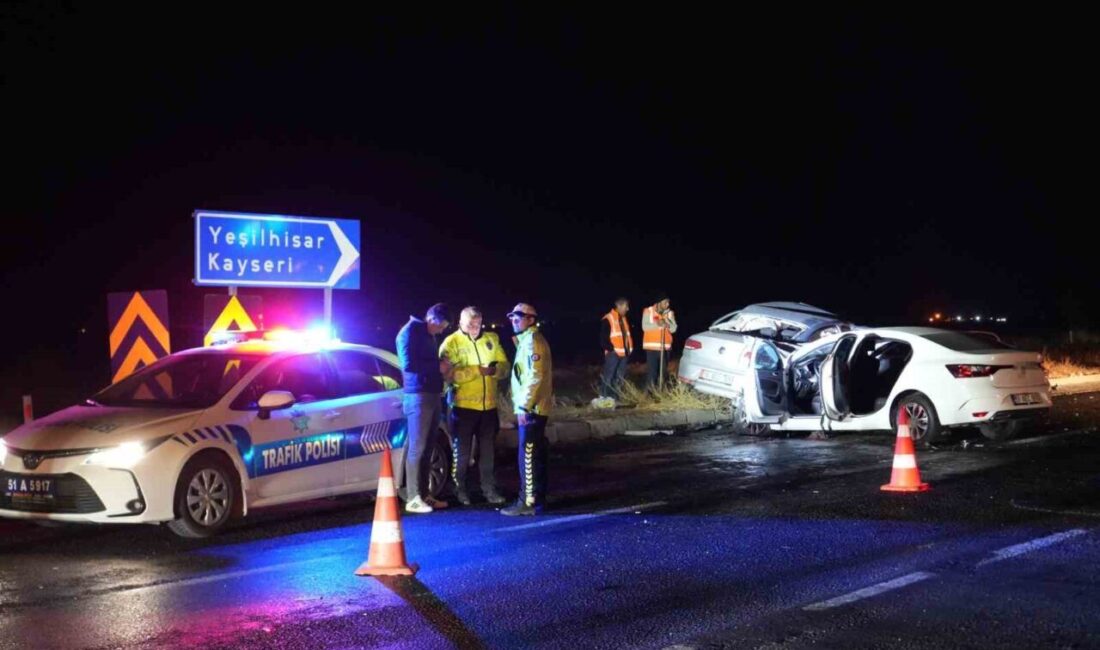 Niğde-Kayseri Karayolunda Meydana Gelen Trafik Kazasında 3 Kişi Hayatını Kaybetti, 6 Kişi Yaralandı Niğde-Kayseri karayolu Çamardı kavşağında R.Ü. ile S.Y. yönetimindeki iki otomobilin