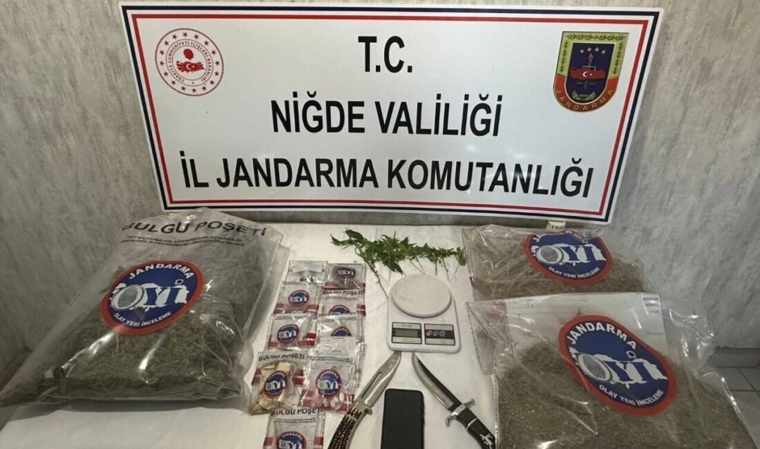 Niğde Jandarma Ekipleri Uyuşturucu Operasyonunda 2 Kilo 251 Gram Madde Ele Geçirdi Niğde İl Jandarma Komutanlığı, Bor ilçesinde gerçekleştirdiği operasyonda 2 kilo