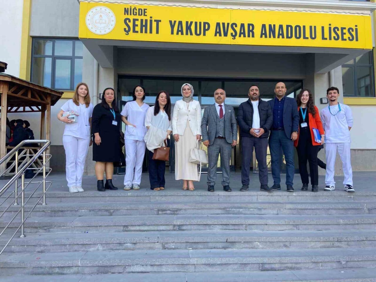 Niğde Ömer Halisdemir Üniversitesi, Diş Hekimliği Fakültesi ile birlikte lise