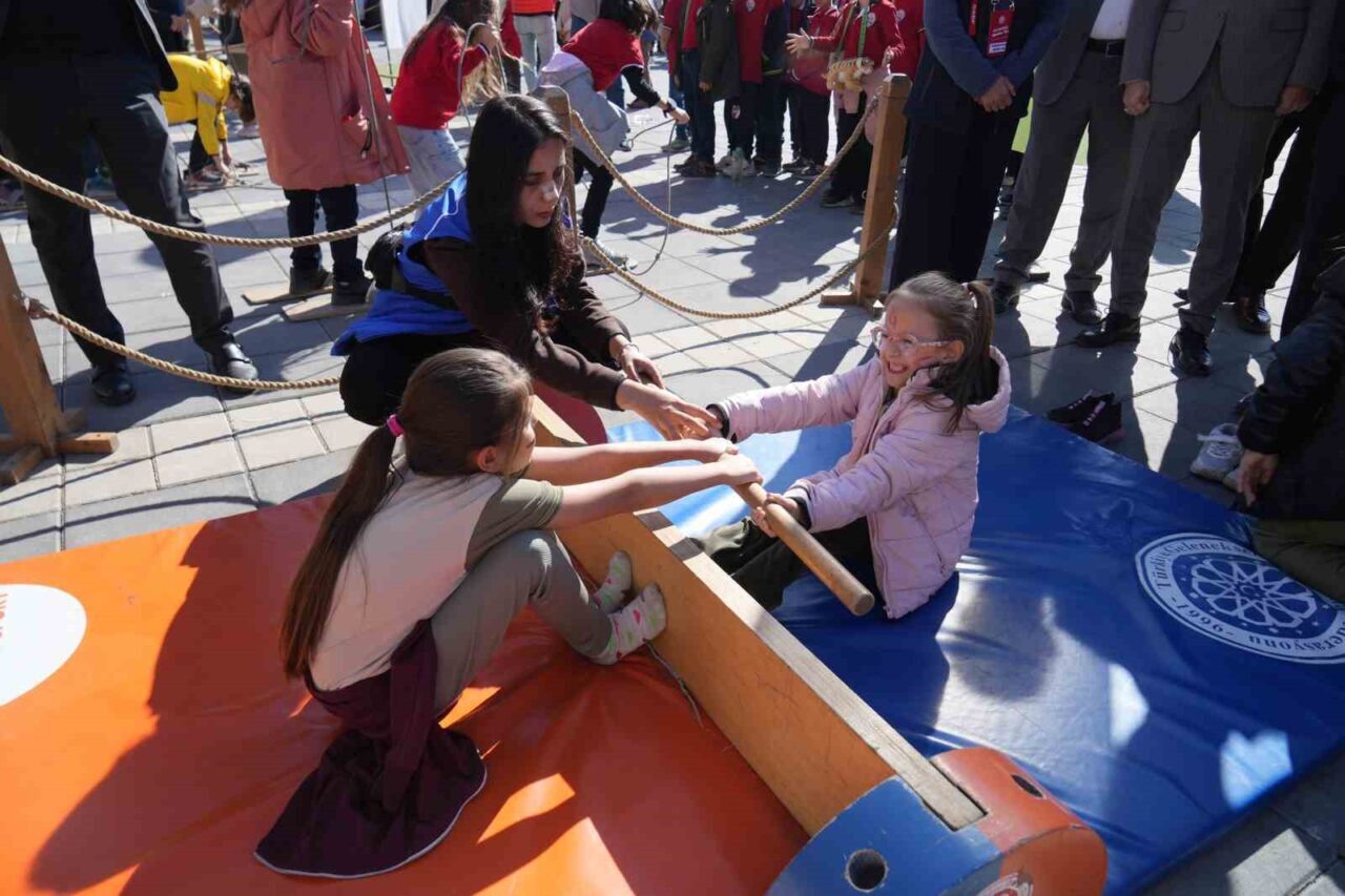Geleneksel Oyunlar Tırı Niğde’de Çocuklara Keyifli Anlar Yaşattı