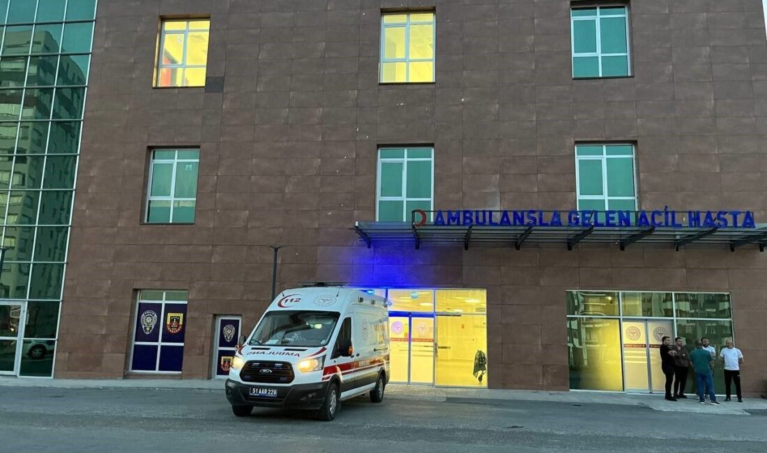 Niğde'nin Yeşilgölcük beldesinde 14 yaşındaki Metehan Akarsu, traktörün arka tekerleğinin