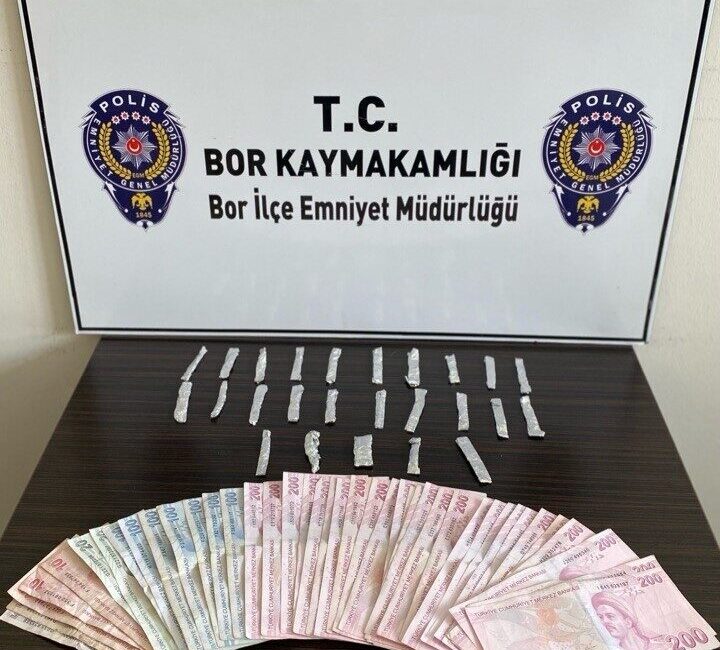 Bor’da Uyuşturucu Operasyonu: Bir Kişi Tutuklandı Niğde’nin Bor ilçesinde, polis tarafından düzenlenen uyuşturucu baskınında M.K. isimli