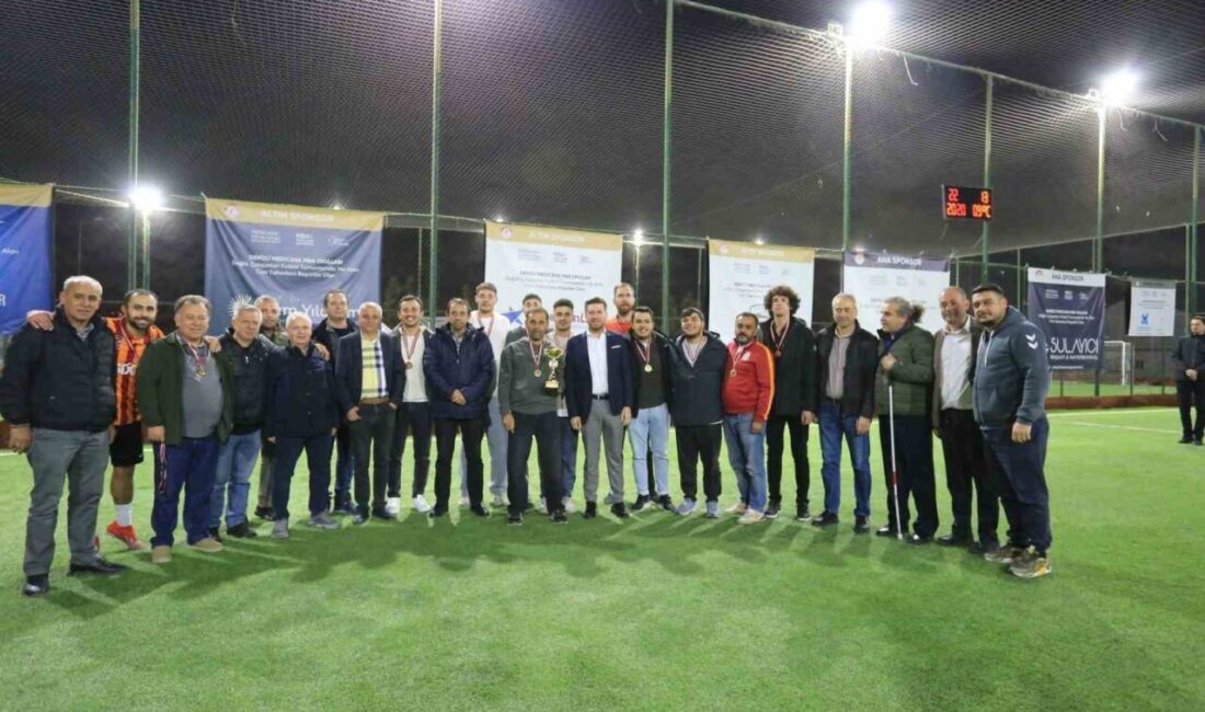 Nikferliler Halı Saha Turnuvası Kupa Töreni Gerçekleşti, Başkan Tatık Sporun Gençler Üzerindeki Önemi Vurguladı Denizli Nikferliler ve Barzalılar Derneği'nin düzenlediği 2. Nikferliler Halı Saha