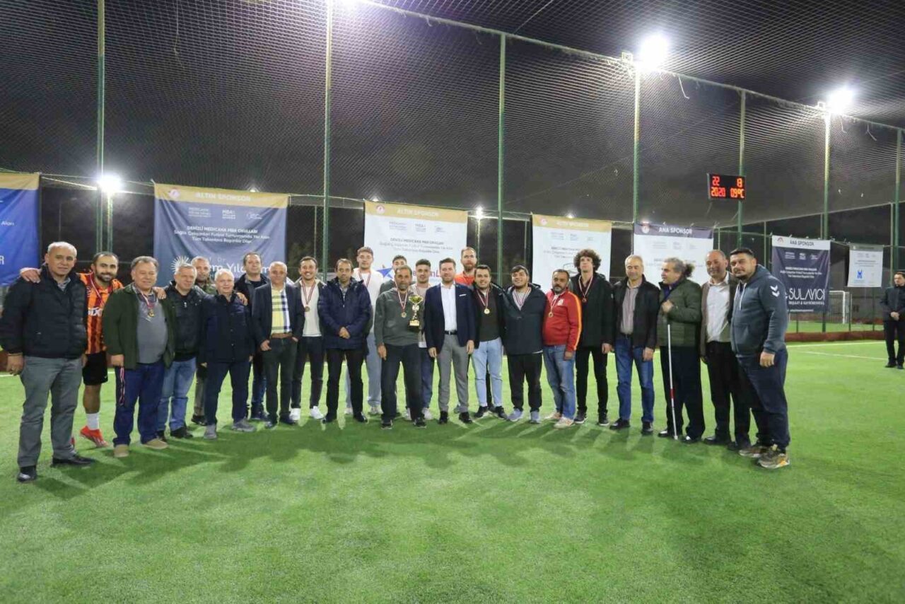 Denizli Nikferliler ve Barzalılar Derneği'nin düzenlediği 2. Nikferliler Halı Saha