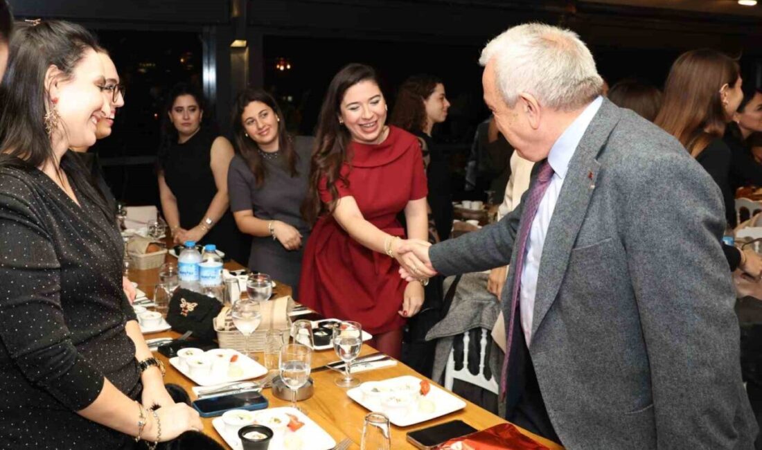 Nilüfer Belediyesi, 24 Kasım Öğretmenler Günü'nde öğretmenleri onurlandırdı. Belediye Başkanı