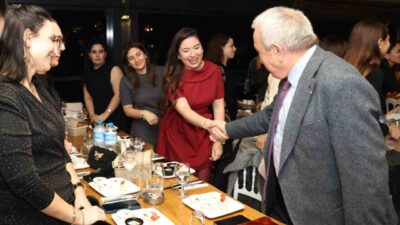 Nilüfer Belediyesi, 24 Kasım Öğretmenler Günü'nde öğretmenleri onurlandırdı. Belediye Başkanı