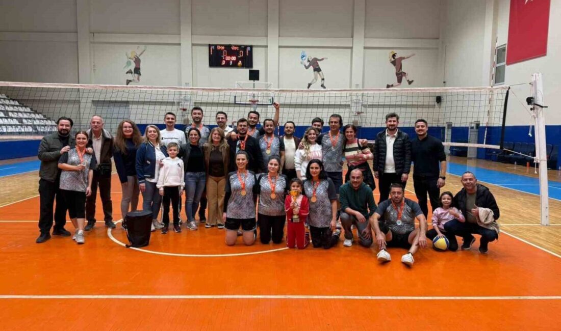 Nilüfer Belediyesi’nin Voleybol Turnuvası Sonuçlandı, Yapı Kontrol Müdürlüğü Şampiyonluk İle Taçlandı Nilüfer Belediyesi, çalışanları arasında düzenlediği voleybol turnuvasını başarıyla tamamladı. Beş