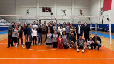 Nilüfer Belediyesi, çalışanları arasında düzenlediği voleybol turnuvasını başarıyla tamamladı. Beş