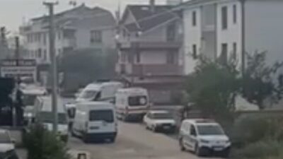 Düzce'nin Aziziye Mahallesi'nde ocakta unutulan çaydanlık yangın çıkardı. Yangını söndürmeyi