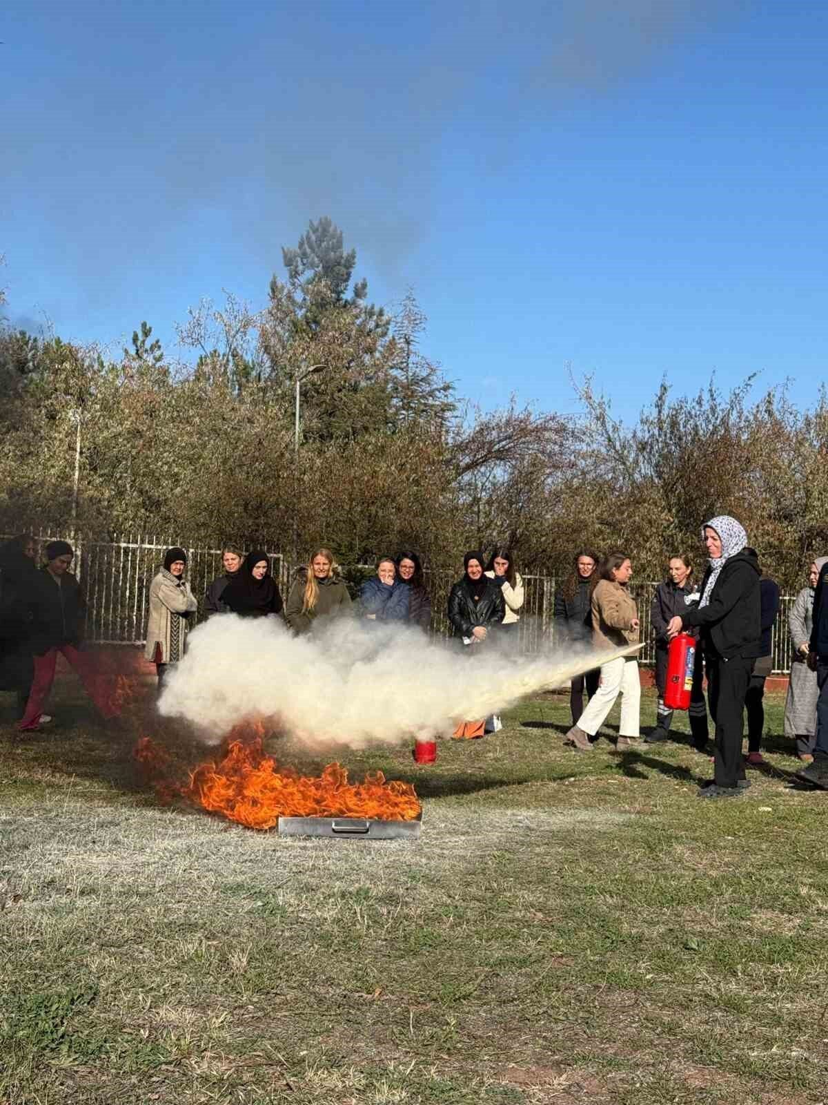Eskişehir Gençlik ve Spor İl Müdürlüğü, öğrenci yurdu personeline yangın