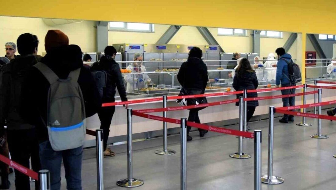 Anadolu Üniversitesi, öğrencilerin önceden belirledikleri arkadaşlarıyla yemek haklarını paylaşmalarını sağlayan