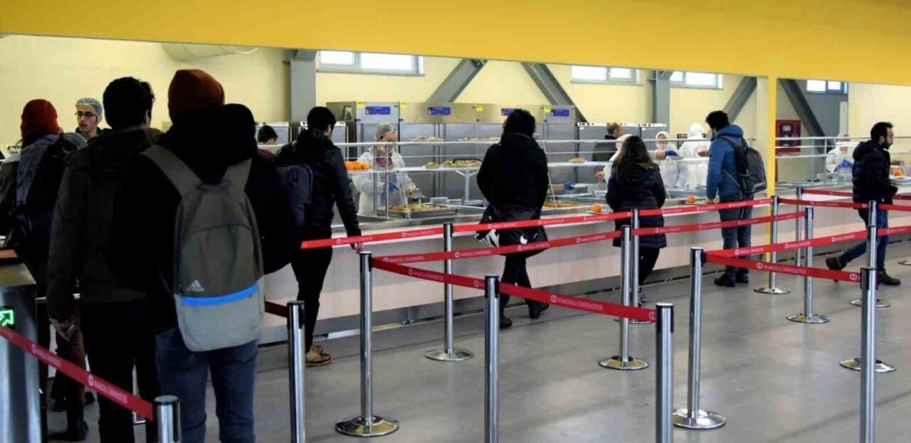 Anadolu Üniversitesi, öğrencilerin önceden belirledikleri arkadaşlarıyla yemek haklarını paylaşmalarını sağlayan