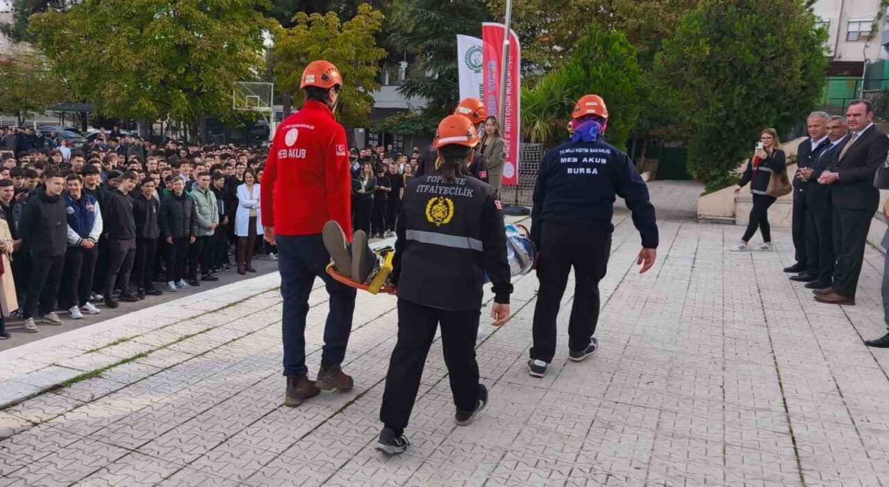 Tophane Mesleki ve Teknik Anadolu Lisesi öğrencileri, 18 Kasım'da deprem