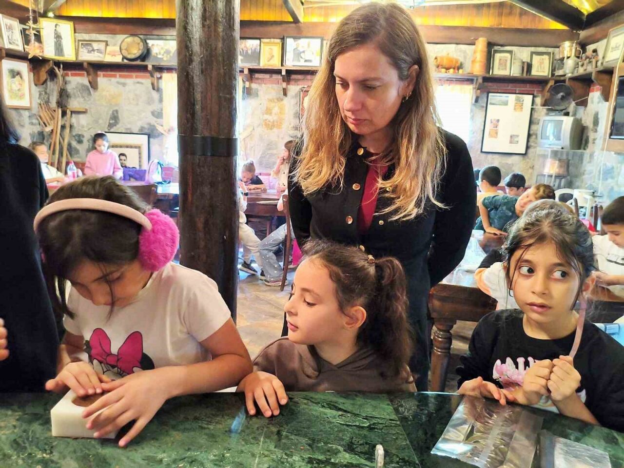 Bursa Büyükşehir Belediyesi, 2. ve 4. sınıf öğrencilerini kestane şekerinin