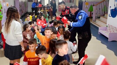Aydın İl Emniyet Müdürlüğü, Efeler'deki İstiklal Anaokulu'nda çocuklara polislik mesleğini