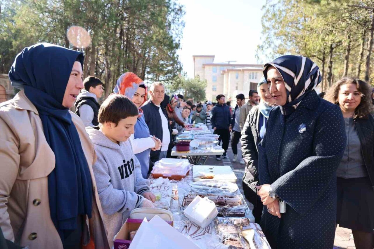 Niğde’de Filistin İçin Dayanışma Kampanyasına Vali Çelik’ten Destek Ziyareti