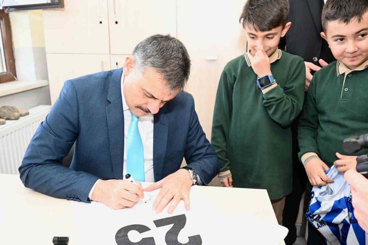 Erzurum Valisi Mustafa Çiftçi, Palandöken'deki Şehit Taha Nergiz İlkokulu'nu ziyaret