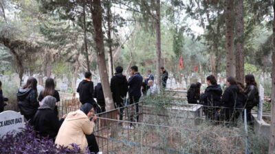 Adana'nın Kozan ilçesinde, 30 yıllık tarih öğretmeni Halil İbrahim Kaplan,