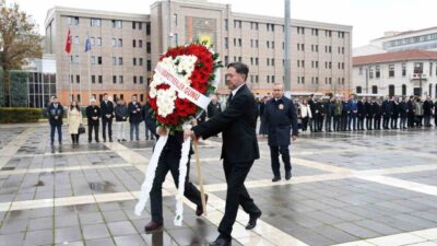 Eskişehir’de 24 Kasım Öğretmenler Günü, Atatürk Anıtı’na çelenk sunma töreniyle