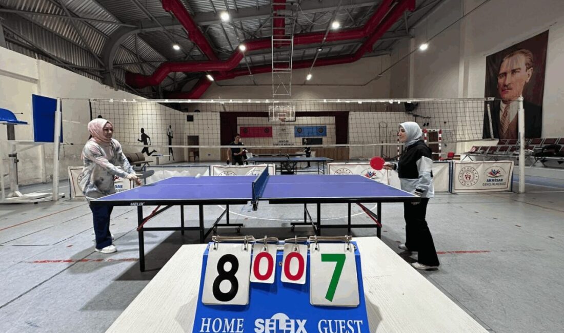 Akhisar’da Öğretmenler Günü Kutlaması: Masa Tenisi ve Dart Turnuvaları Heyecanla Gerçekleşti Manisa'nın Akhisar ilçesinde 24 Kasım Öğretmenler Günü dolayısıyla düzenlenen masa