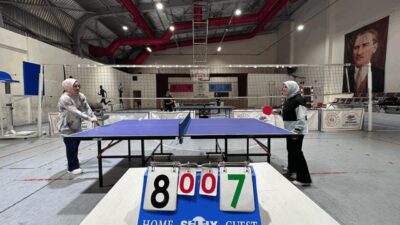 Manisa'nın Akhisar ilçesinde 24 Kasım Öğretmenler Günü dolayısıyla düzenlenen masa