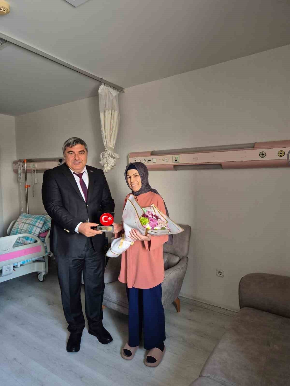 Afyonkarahisar'da 24 Kasım Öğretmenler Günü'nde hastanede tedavi gören Edebiyat Öğretmeni