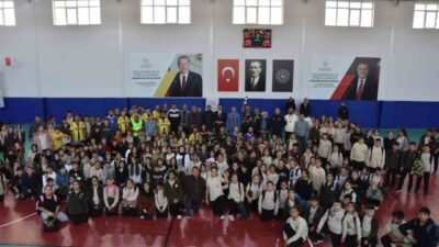 Tomarza'da 24 Kasım Öğretmenler Günü Voleybol turnuvası büyük bir katılımla