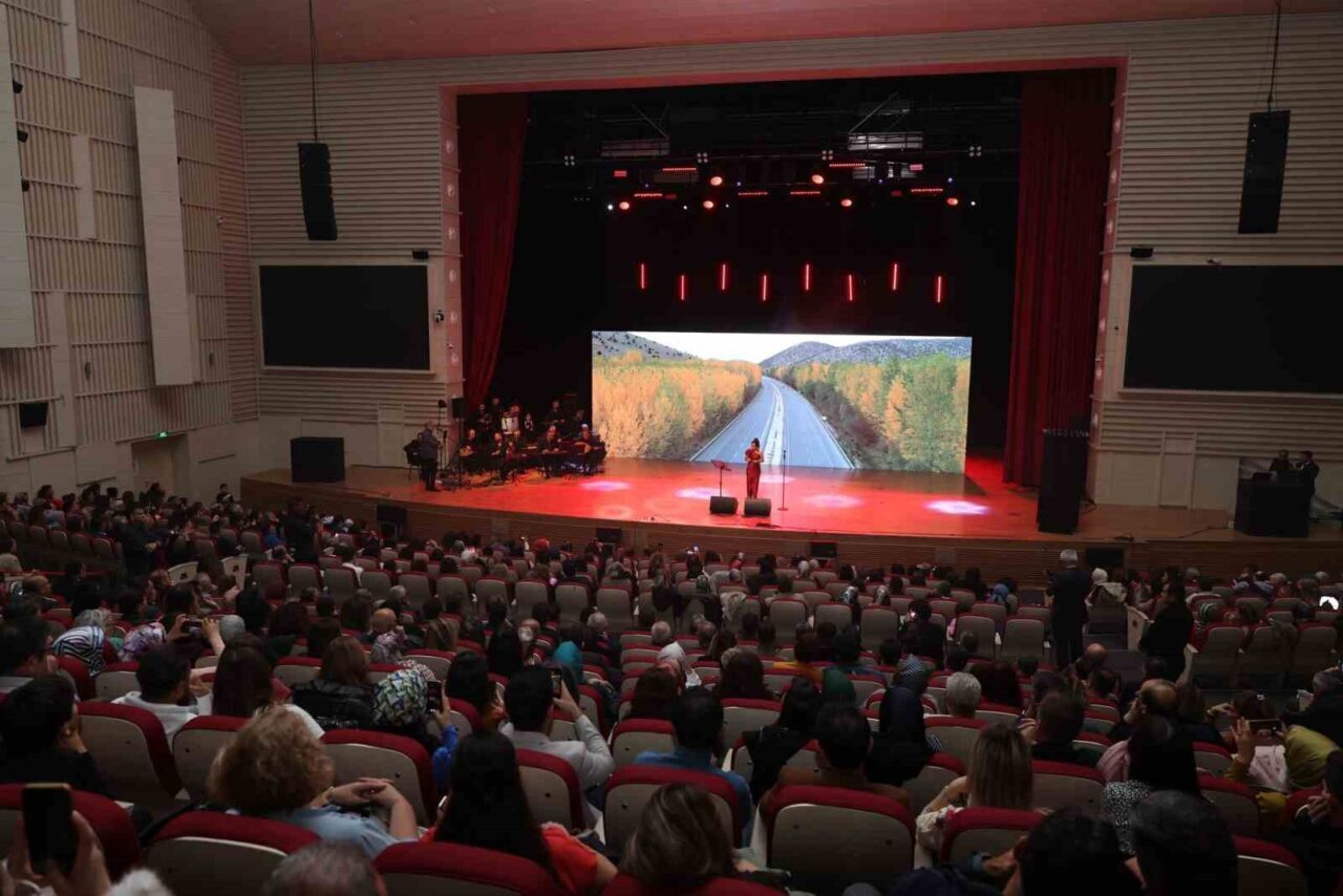 Kayseri'de 24 Kasım Öğretmenler Günü, düzenlenen konserle kutlandı. Erciyes Kültür