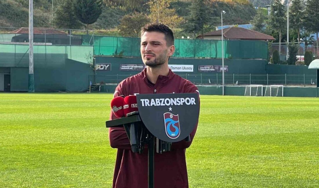 Trabzonspor'un orta saha oyuncusu Okay Yokuşlu, takım olarak yükselen bir