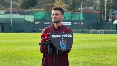 Trabzonspor'un orta saha oyuncusu Okay Yokuşlu, takım olarak yükselen bir