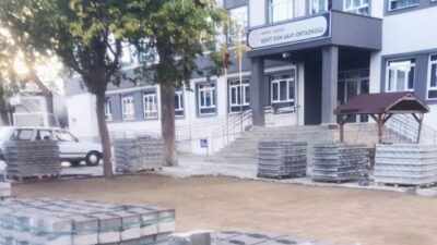 Manisa'nın Sarıgöl ilçesindeki Aşağıkoçaklar Mahallesi'nde deprem nedeniyle yıkılan Şehit Esin